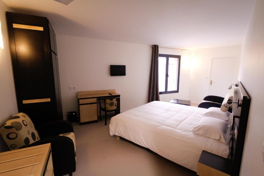 Logis Hotel Restaurant Auberge De La Xaintrie Hotel 3*