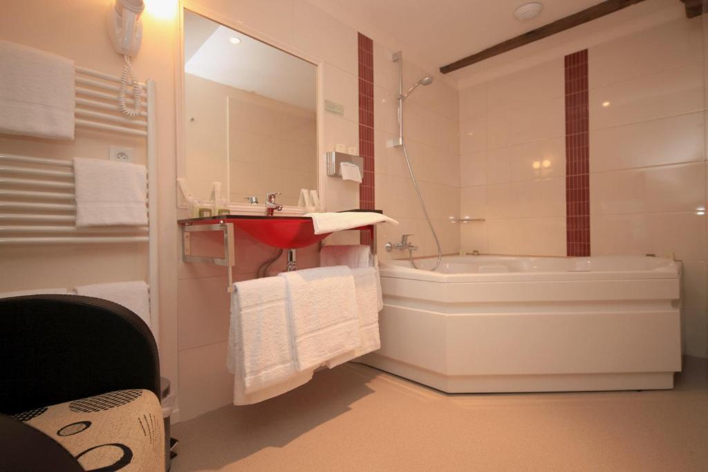 Logis Hotel Restaurant Auberge De La Xaintrie Hotel Saint-Privat (Correze)
